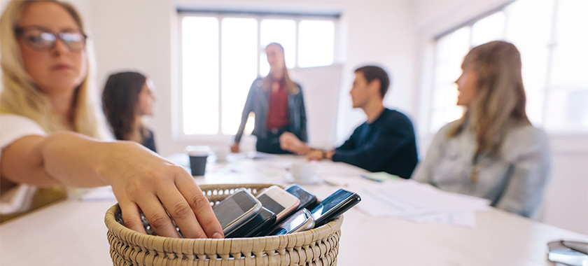 Digital Detox: Wie man digitale &Uuml;berlastung am Arbeitsplatz vermeidet