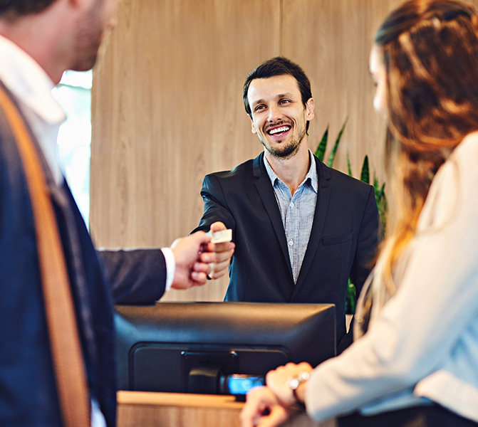 Werden Sie Empfangsmitarbeiter in Frankfurt und nutzen Sie Ihre organisatorischen F&auml;higkeiten sowie Ihr freundliches Auftreten f&uuml;r den ersten Eindruck im Unternehmen.